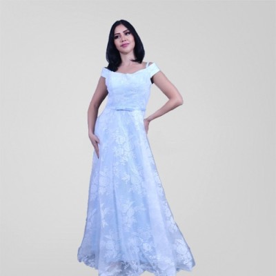 فستان مع اكتاف مفتوحة